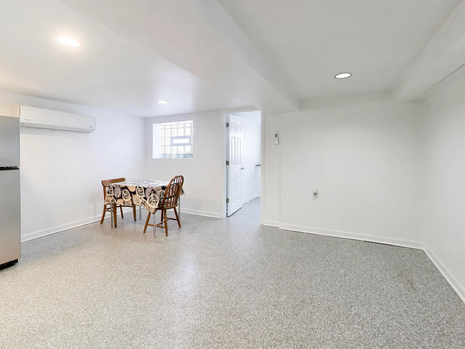 3920 N Austin Ave — Photo 4