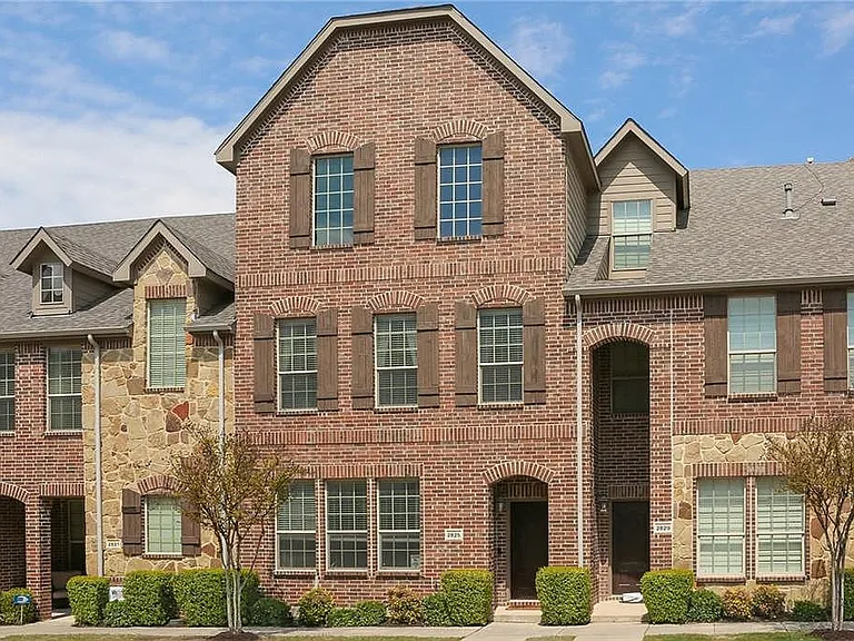 2825 Sheridan Dr — Photo 1