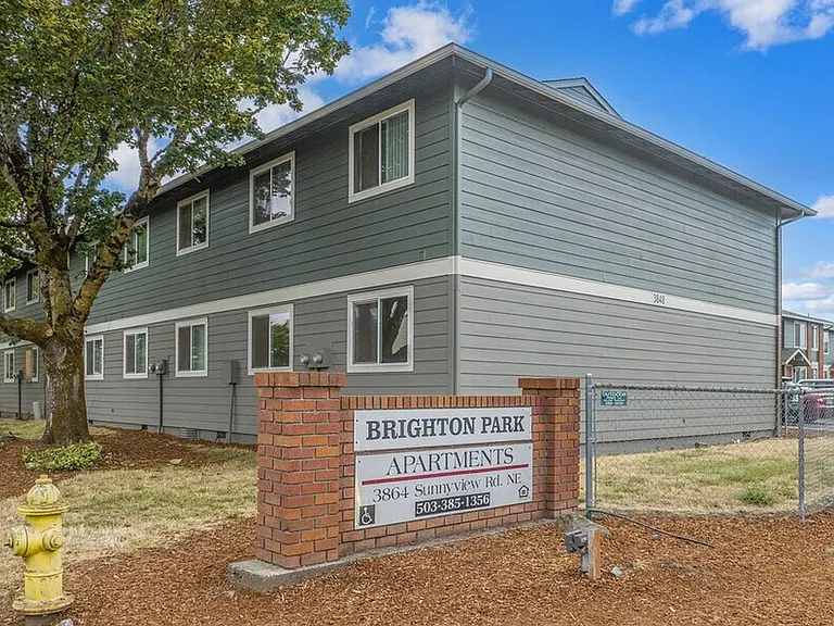 Brighton Park East Apartments — Photo 28