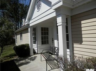 157 Glen Dr, Ridge, NY 11961