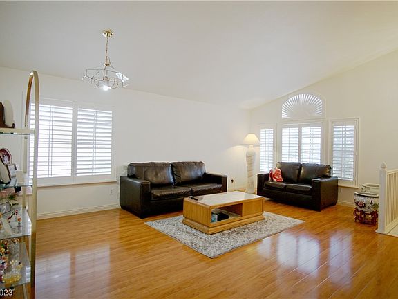 4th image of 8012 Hilliard Ave