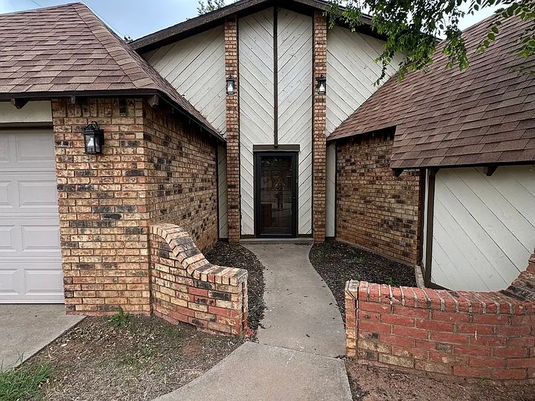 1021 W Yucca Ave — Photo 2