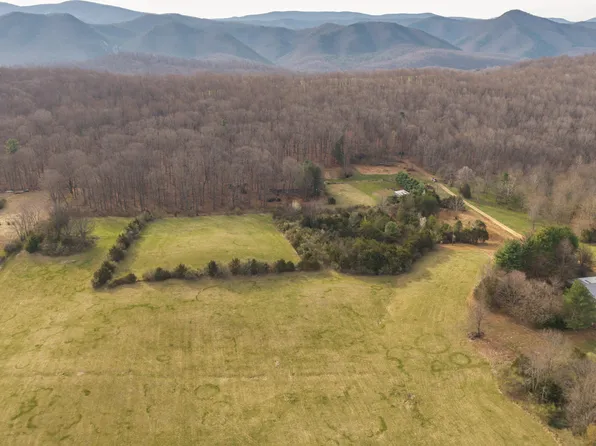 7598 N Lee Hwy, Raphine, VA 24472