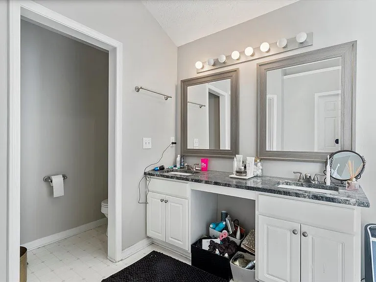 1130 Winthrope Chase Dr — Photo 16