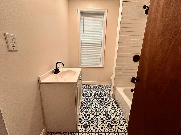 2810 Frankford Ave — Photo 16