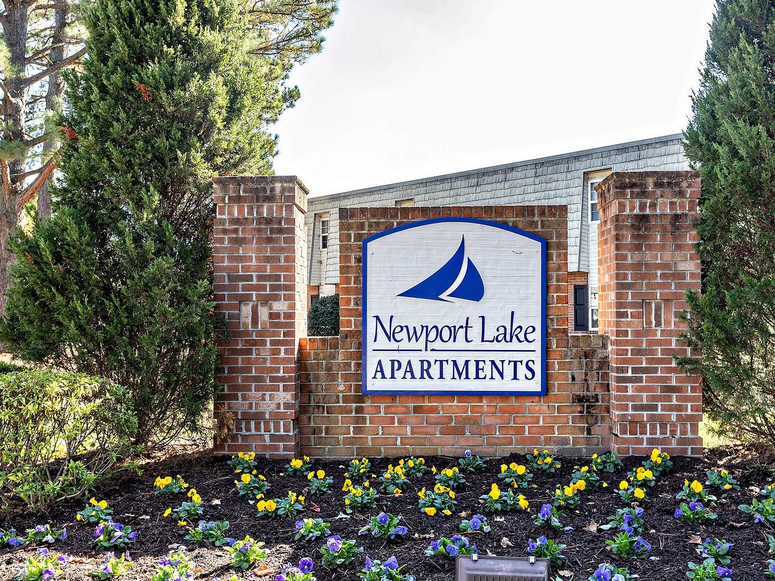 Newport Lake Apartments — Photo 1