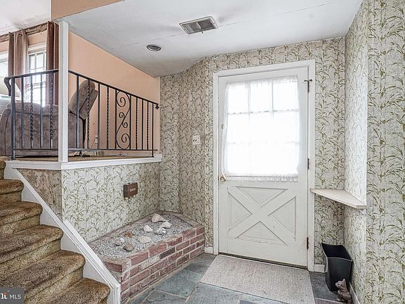 5th image of 225 Drake Rd