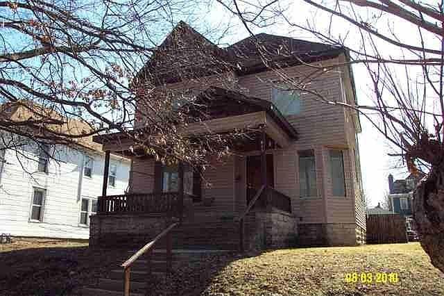 1st image of 615 W 6th St