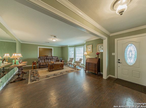 4th image of 1639 Hillcrest Dr