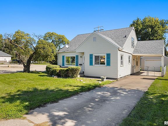 3rd image of 3606 N Sheridan Rd