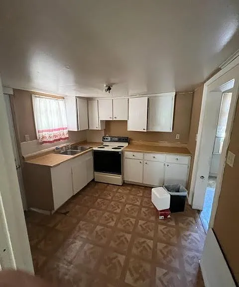 1031 N Florence Ave — Photo 4