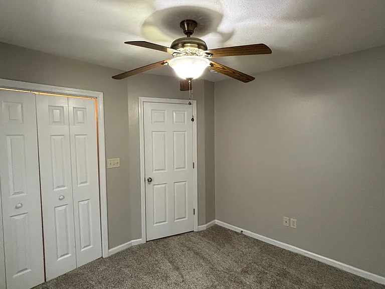 409 Calvin Ct — Photo 12