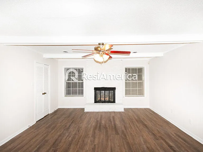 1106 Rasco Rd W — Photo 5