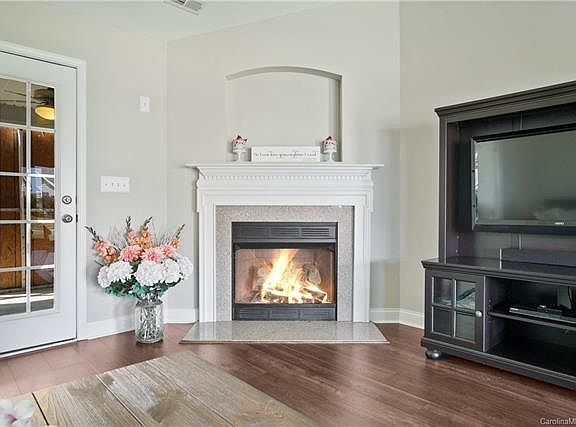 5th image of 316 Dexter Pl