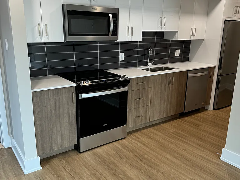 366 Winona Ave — Photo 2