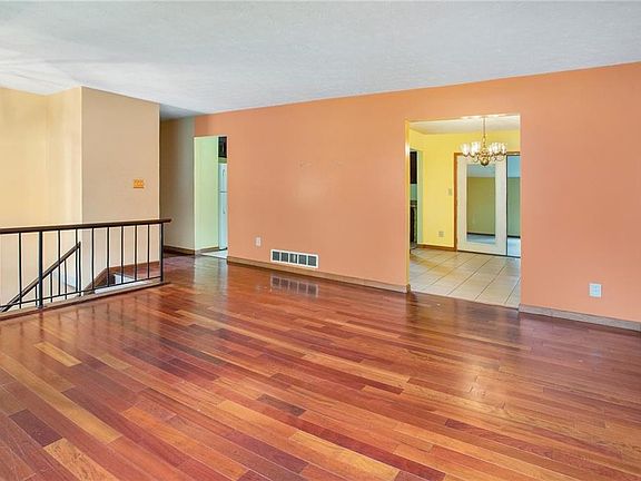 2nd image of 1286 Pixley Dr