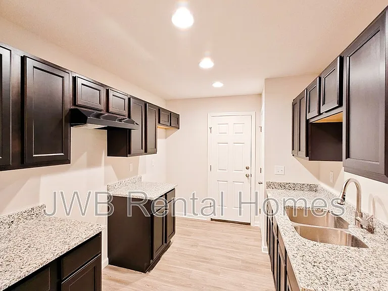 3848 Soutel Dr — Photo 2