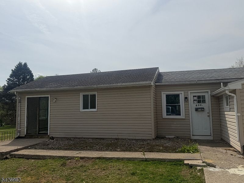 1st image of 630 Dewey Ave #B