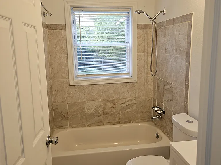 27291 Andover St — Photo 4