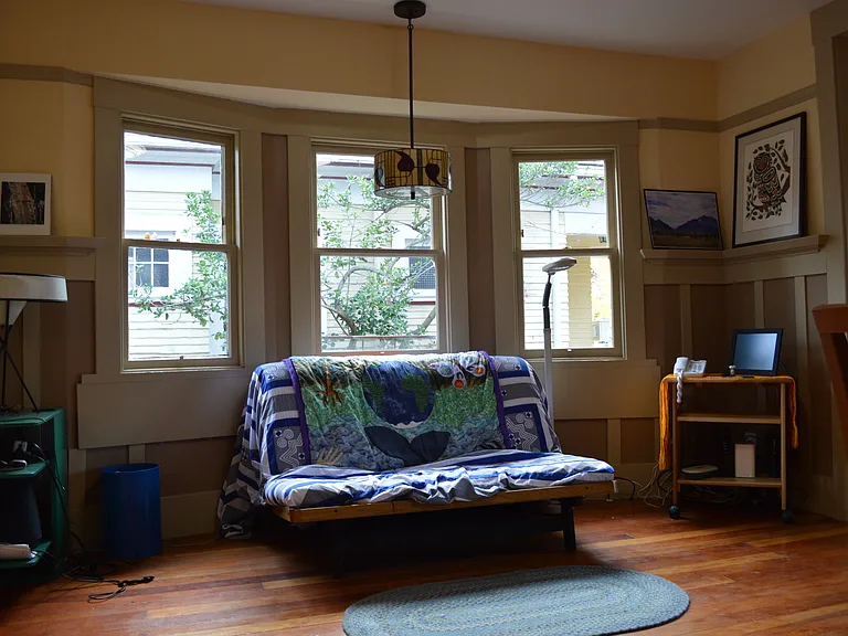 2427-2429 Spaulding Ave — Photo 7
