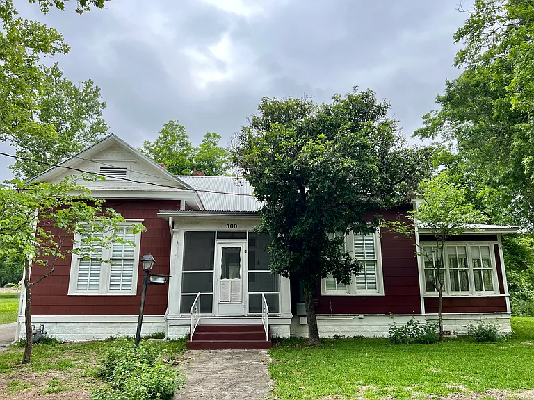 300 E Lincoln St — Photo 1