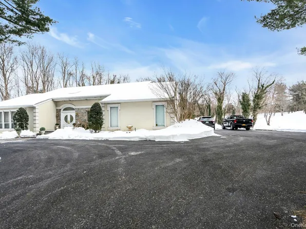 7 Albertson Lane, Old Westbury, NY 11568