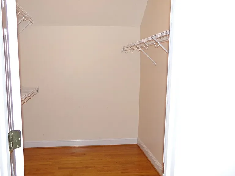 290 Robeson St — Photo 30