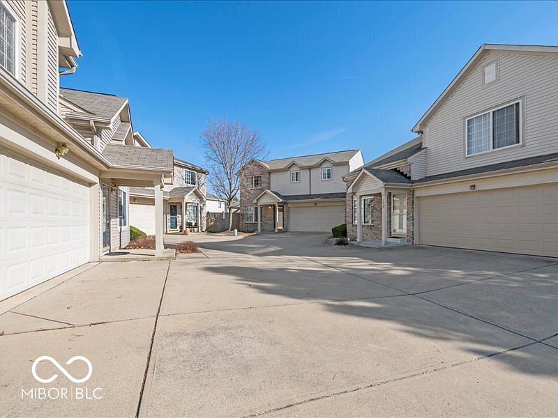 1st image of 540 Scotch Pine Dr