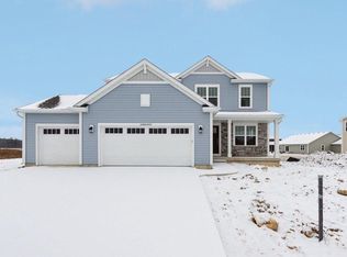 W188N15723 Maple Fields Cir, Jackson, WI 53037