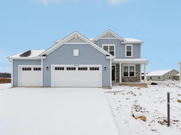 W188N15723 Maple Fields CIRCLE, Jackson, WI 53037