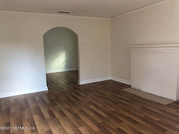 3rd image of 1211 W 9th St