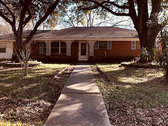2nd image of 208 Lindsey Ave