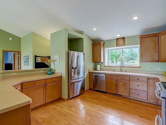 5th image of 450 E Wynbrook Dr