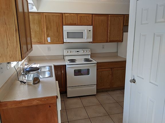 3rd image of 2102 W Greenway Pl