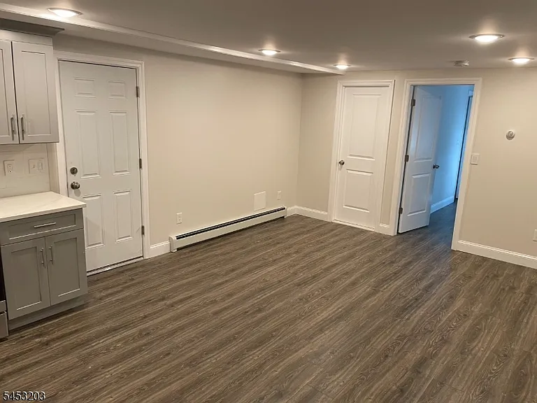 227 William St — Photo 2