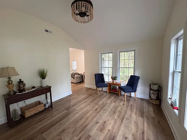 3 bed, 1440 sqft, $2,200 — Photo 3
