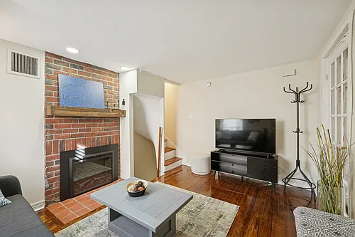 255R Fulton St Photo 1