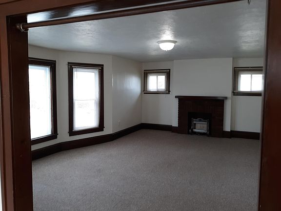 2nd image of 698 1/2 Arch St Floor 2