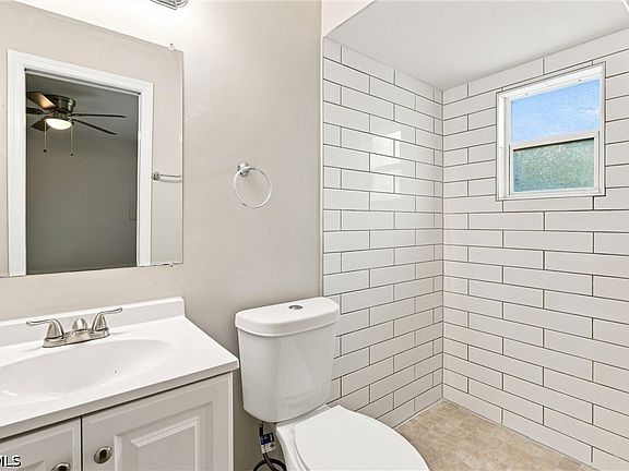 4th image of 8165 Pelican Rd