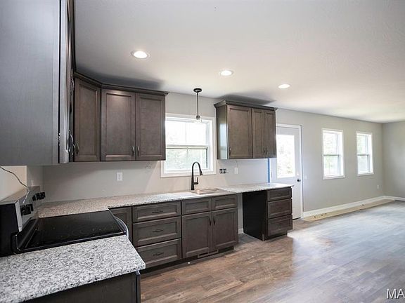 4th image of 115 Sweet Valley Cir