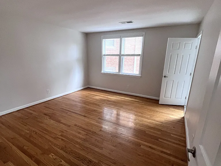 Woodcliffe Manor Apartments — Photo 26