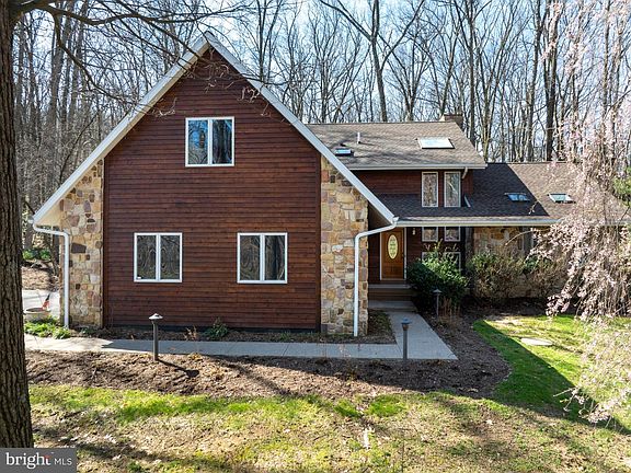 2nd image of 201 Tussey Terrace Cir
