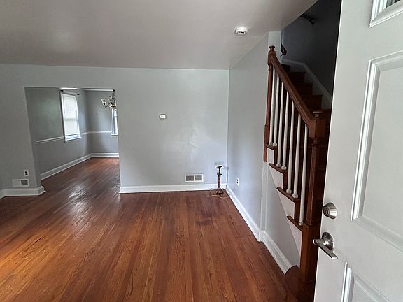 3rd image of 8675 Oak Rd