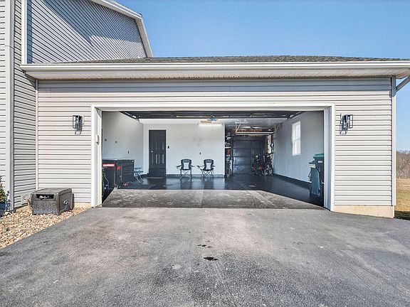 3rd image of 125 Zion View Dr