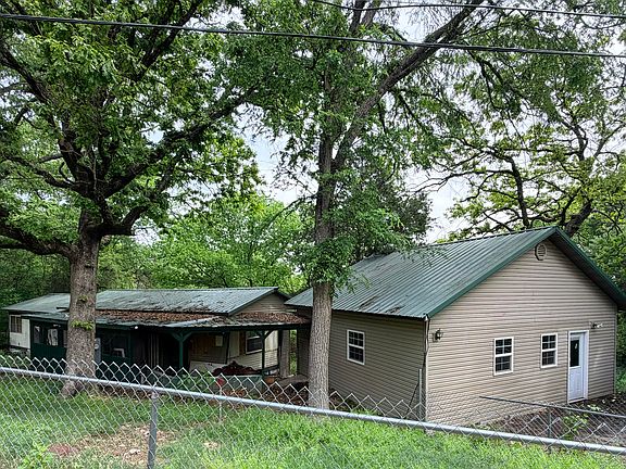 3rd image of 889 Powell Road
