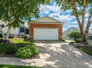 1204 Eagle View Ct, Le Claire, IA 52753
