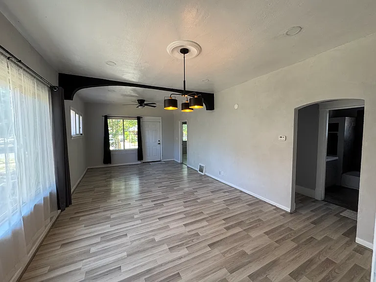 2954 Adams Ave — Photo 5