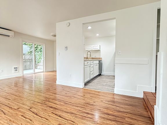 5th image of 18546 Midvale Ave N