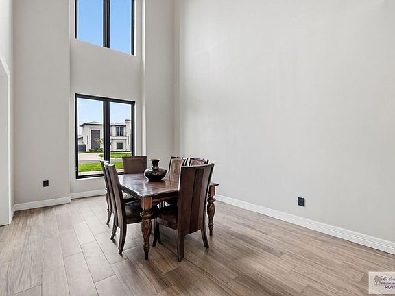 3rd image of 3611 Lakewood Ct
