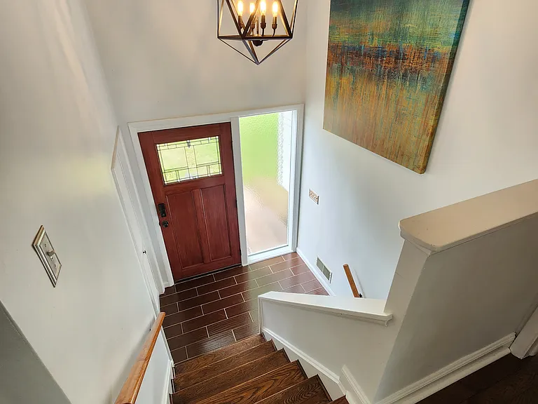 70 Ashley Dr — Photo 3
